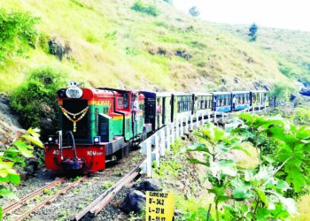 मिनीट्रेनची तिकिटे मिळत नसल्याने प्रवाशांची गैरसोय