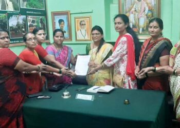 ई-रिक्षा पर्यटकांना देऊ नका