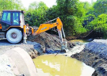 आत्मदहनच्या इशार्‍याने गडब- खारमाचेला येथील नैसर्गिक नाला खुला