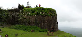सागरगडच्या आदिवासी रस्त्याला ६० लाख