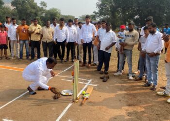 सावळे येथे क्रिकेट स्पर्धा