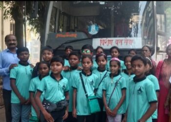 विद्यार्थ्यांनी लुटला सहलीचा आनंद