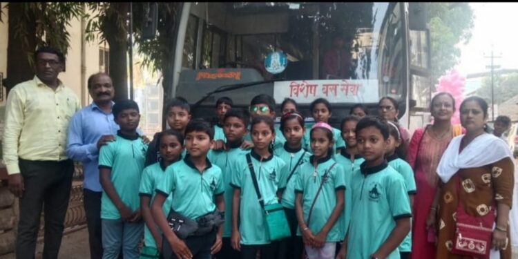 विद्यार्थ्यांनी लुटला सहलीचा आनंद