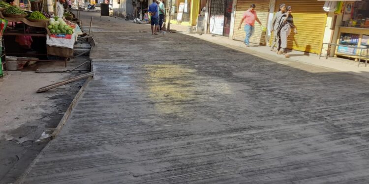 तळा बाजारपेठेतील रस्त्याची दुरुस्ती