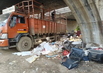 पनवेलचा उड्डाणपूल भंगार विक्रेत्याच्या ताब्यात