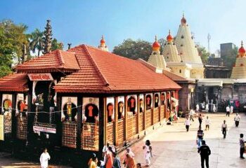 कोल्हापुरातील श्री अंबाबाई मंदिरात कर्मचाऱ्यांना मास्कची सक्ती