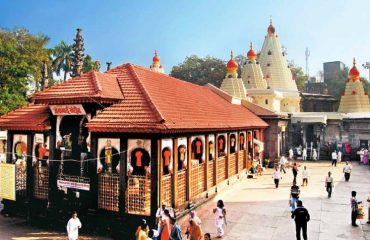 कोल्हापुरातील श्री अंबाबाई मंदिरात कर्मचाऱ्यांना मास्कची सक्ती