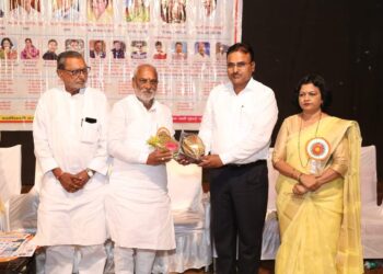 प्रा.डॉ. अनिल बांगर यांना समाज भूषण पुरस्कार