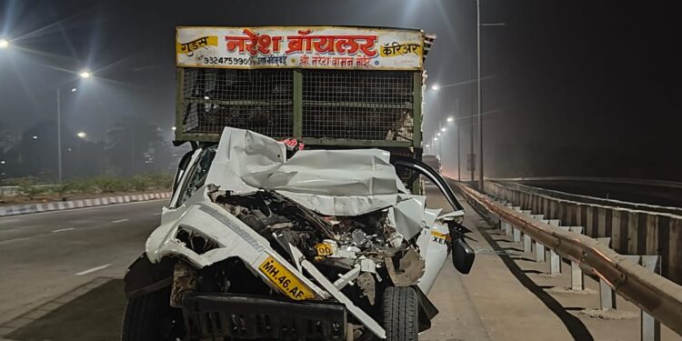 उरण- पनवेल मार्गावर कोंबडयांच्या टेम्पोचा अपघात