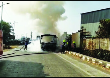 एनएमएमटीच्या बसला आग