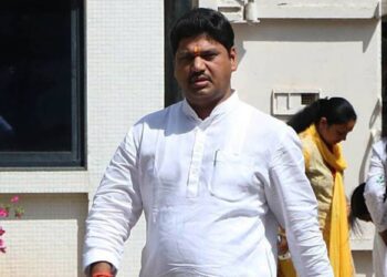 धनंजय मुंडेंच्या गाडीला अपघात