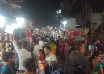 अरुंद रस्ते व व्यापार्‍यांच्या अतिक्रमणाने मोहोपाडा बाजारपेठेत गर्दी