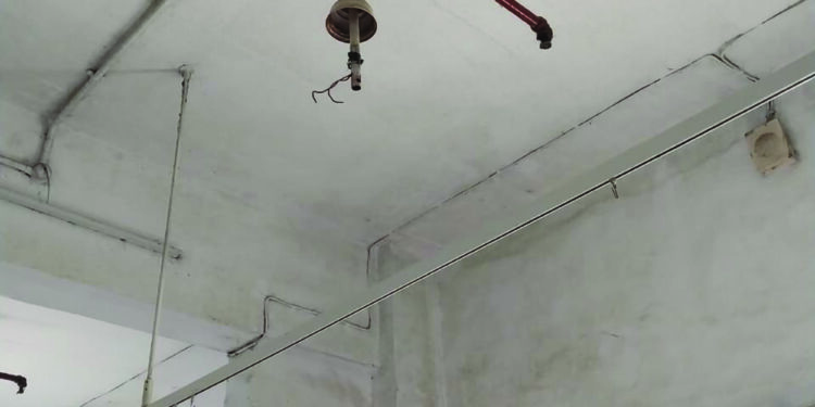 रुग्णाच्या डोक्यात पडला पंखा