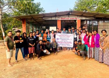 विद्यार्थ्यांनी जाणून घेतल्या आदिवासींच्या समस्या