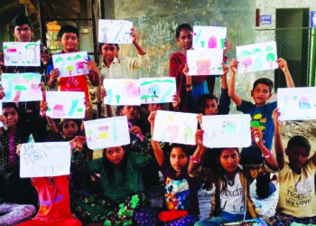 बेघर मुलांसाठी ‘पुलाखालची शाळा’