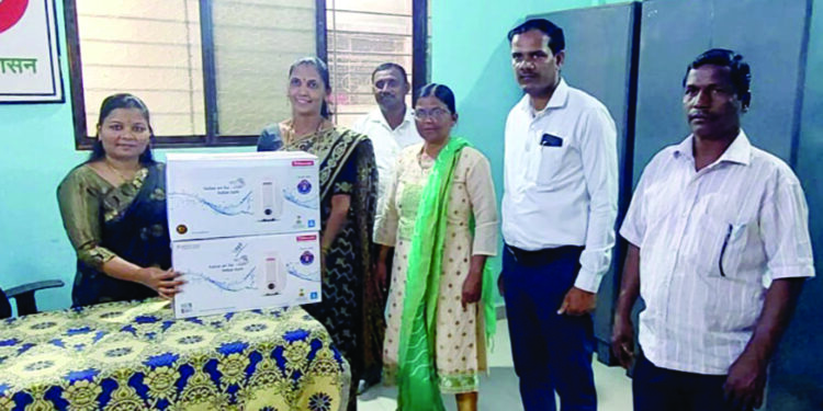 मुलींना मिळणार गरम पाणी