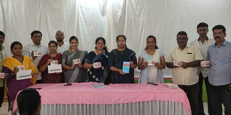 घरोघरी क्यूआर कोड पुरविणारी चेंढरे ग्रामपंचायत