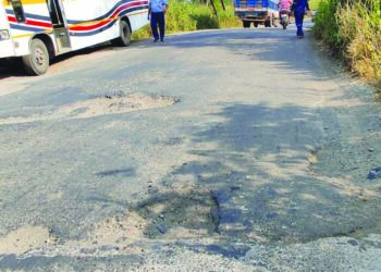 सावरोली,-खारपाडा मार्ग धोकादायक