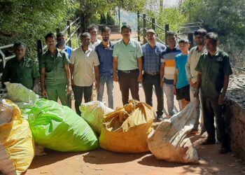 मायरा पॉईंट परिसरात जंगल स्वच्छता अभियान