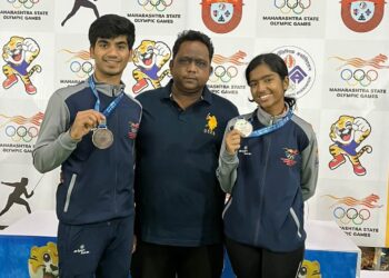 तलवारबाजीत वैभवीला रौप्य, तर अभिजीतला कांस्यपदक