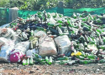 सटुआईच्या यात्रेनंतर परिसरात कचर्‍याचे ढीग