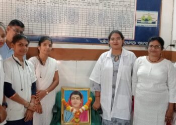 प्राथमिक आरोग्य केंद्रात सावित्री फुले जयंती