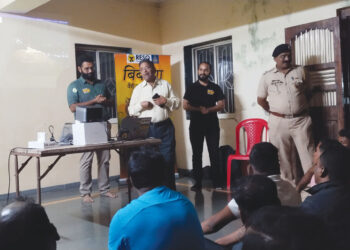 बिबट्याबद्दल वनविभागाची जनजागृती