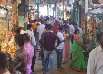 नववर्षाच्या स्वागतासाठी पालीत भाविकांची गर्दी