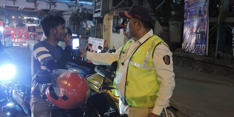 पनवेल पोलिसांचा कारवाईचा बडगा