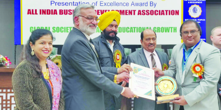 अ‍ॅड. गौतम पाटील यांना भारत शिक्षण रत्न पुरस्कार प्रदान