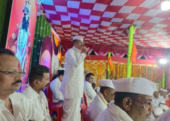 ग्रामस्थांनी स्वच्छता अभियान राबवा