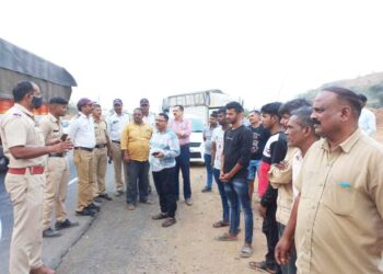 महामार्गावर रस्ता सुरक्षा अभियान