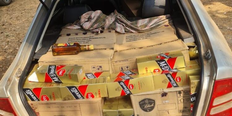 स्कोडा गाडीतील गोवा निर्मितीची दारू जप्त ,चालकास अटक