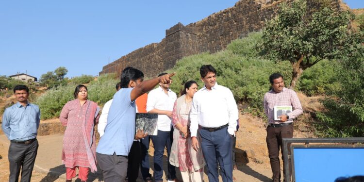 किल्ले रायगड, चवदार तळे परिसराची जिल्हाधिकार्‍यांकडून पाहणी