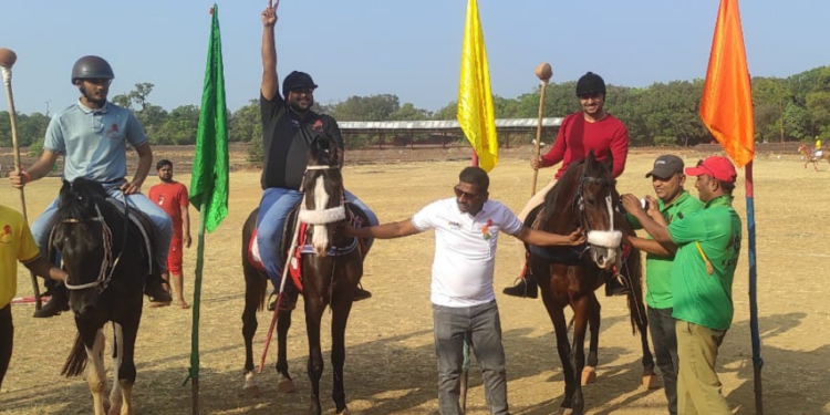 माथेरानमध्ये अश्‍व शर्यतीचा थरार