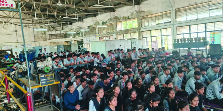 औद्योगिक प्रशिक्षण संस्थेच्या विदयार्थ्यांचा गुणगौरव