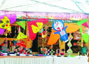 पतंग विक्रेते संकटात