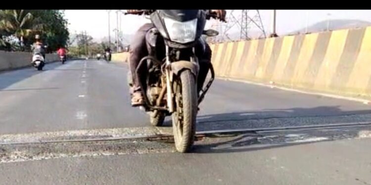 पाताळगंगा नदीवरील नवीन पुलाचे काम निकृष्ट