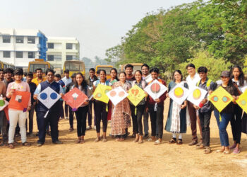 पीएनपी संकुलात रंगला पतंग महोत्सव