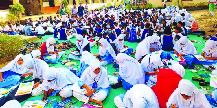 परीक्षा पे चर्चा चित्रकला स्पर्धेसाठी हजारो विद्यार्थी यांचा सहभाग