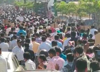 ठाणे जिल्हाधिकारी कार्यालयावर मोर्चा