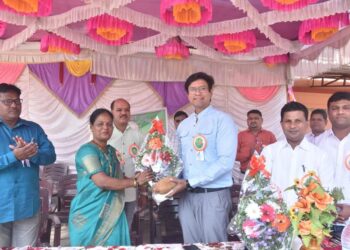 गावंड विद्यालयात बक्षीस वितरण