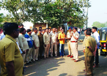कळंबोली वाहतूक शाखेतर्फे रिक्षा चालकांचे प्रबोधन