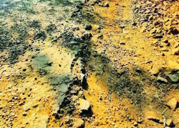 रस्त्यासाठी आंदोलनाचा पवित्रा