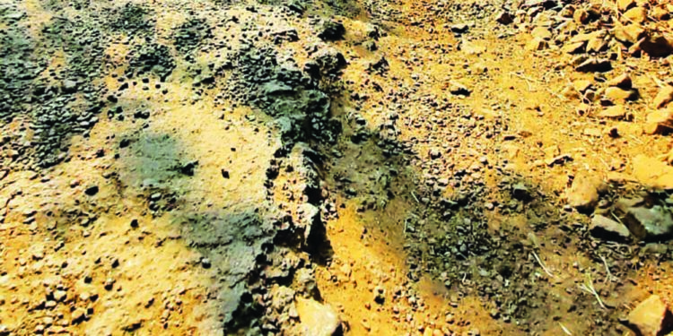 रस्त्यासाठी आंदोलनाचा पवित्रा