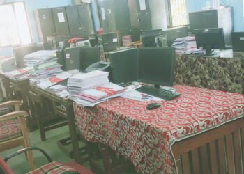 रोह्यातील तहसिल कार्यालय रिकामे