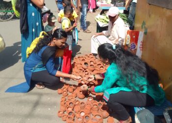 सुगडी खरेदीसाठी महिलांची गर्दी