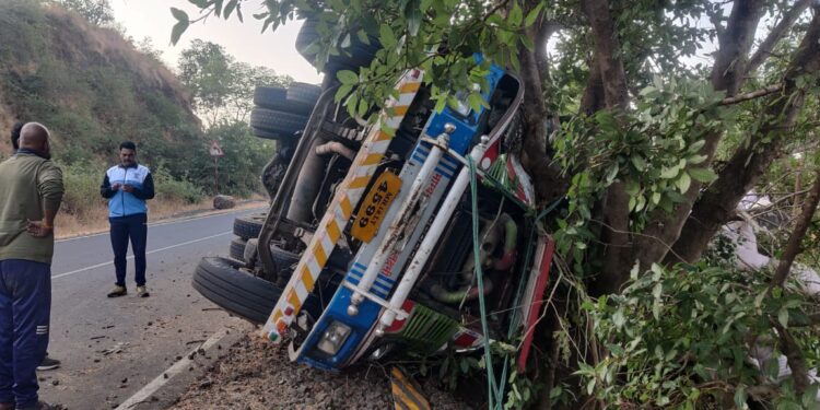 ताम्हिणी घाटात ट्रकचा ब्रेक फेल होऊन अपघात