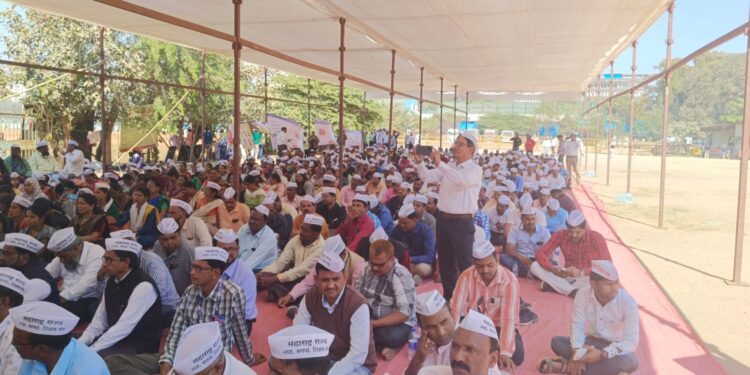 शिक्षकांची आझाद मैदानावर धडक