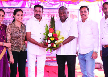 जलतरणपटूंचा सत्कार आ. जयंत पाटील यांच्या हस्ते